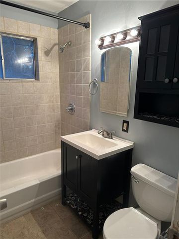 10401 E 69th Street, Raytown, MO 64133