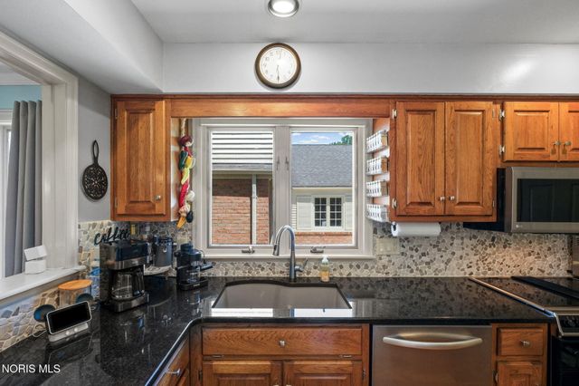 29241 Bates Road, Perrysburg, OH 43551