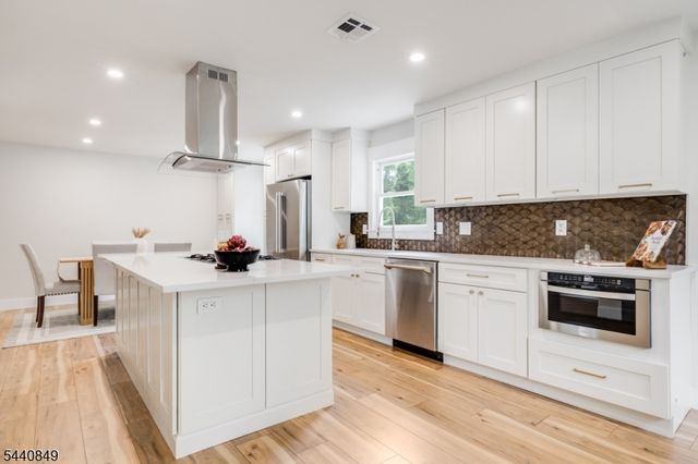 25 Montgomery Rd, Livingston Twp., NJ 07039