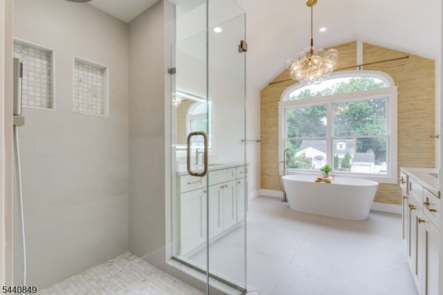 25 Montgomery Rd, Livingston Twp., NJ 07039