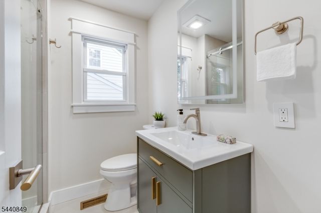 25 Montgomery Rd, Livingston Twp., NJ 07039