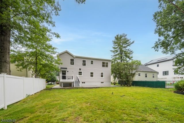 25 Montgomery Rd, Livingston Twp., NJ 07039
