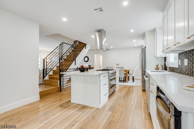 25 Montgomery Rd, Livingston Twp., NJ 07039