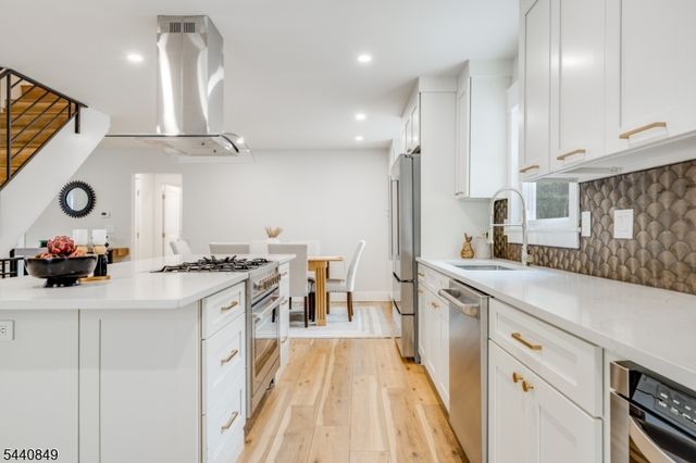 25 Montgomery Rd, Livingston Twp., NJ 07039