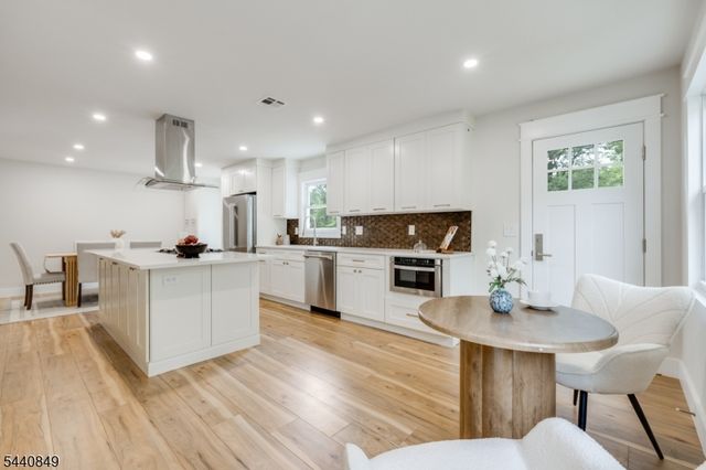 25 Montgomery Rd, Livingston Twp., NJ 07039