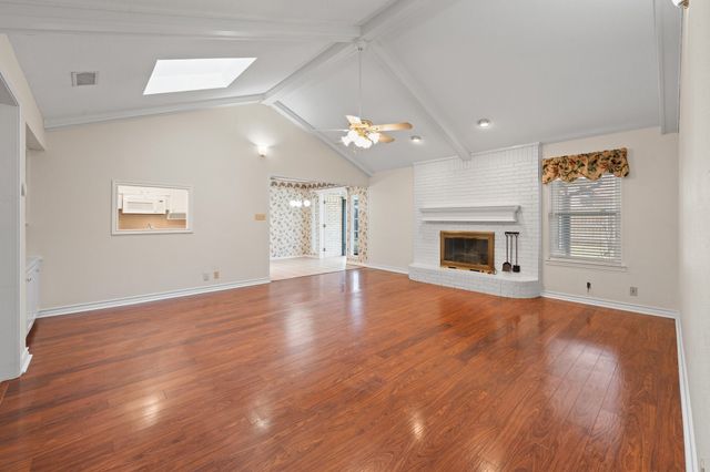 1002 Berkley Drive, Cleburne, TX 76033