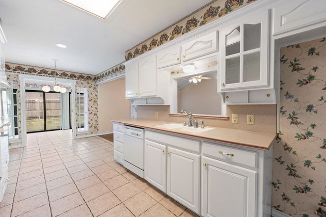 1002 Berkley Drive, Cleburne, TX 76033