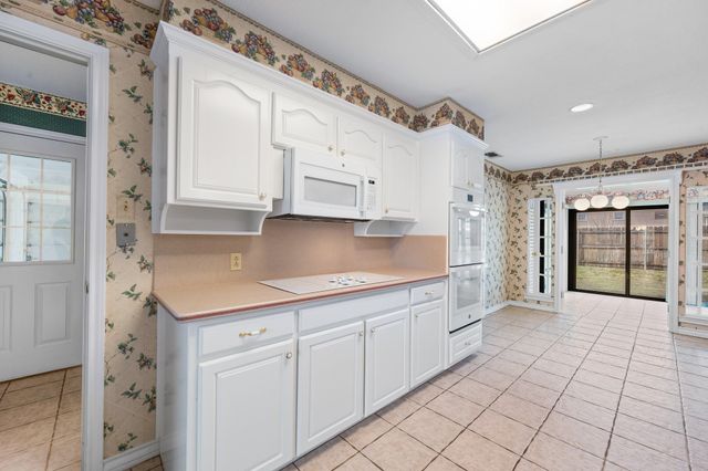 1002 Berkley Drive, Cleburne, TX 76033