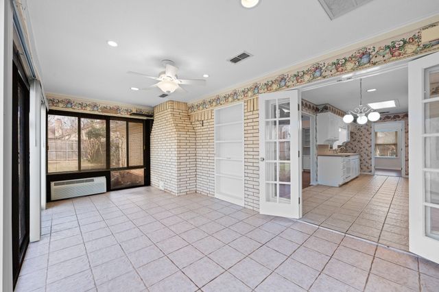 1002 Berkley Drive, Cleburne, TX 76033