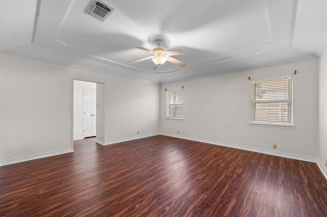 1002 Berkley Drive, Cleburne, TX 76033