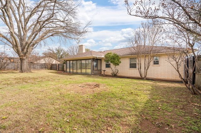 1002 Berkley Drive, Cleburne, TX 76033