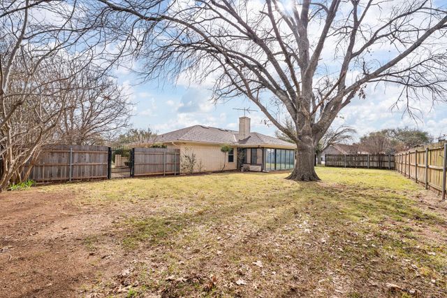 1002 Berkley Drive, Cleburne, TX 76033