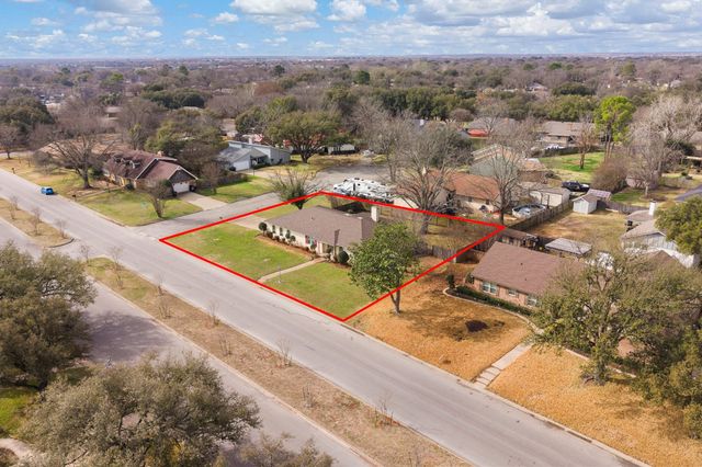 1002 Berkley Drive, Cleburne, TX 76033