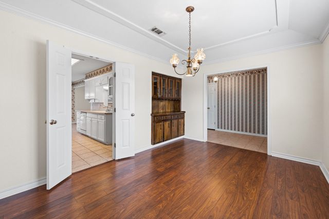 1002 Berkley Drive, Cleburne, TX 76033