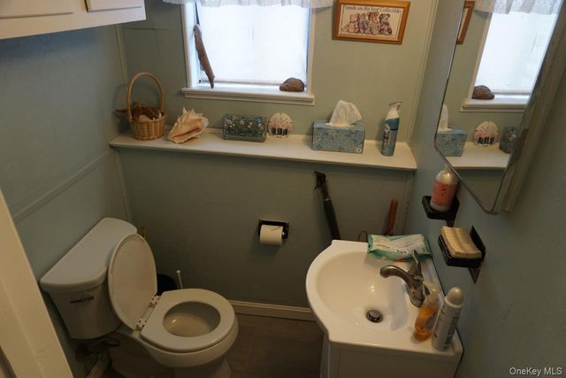 820 N Indiana Avenue, Lindenhurst, NY 11757