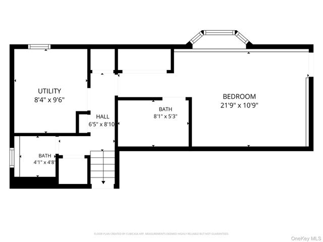 820 N Indiana Avenue, Lindenhurst, NY 11757