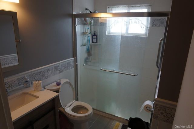 820 N Indiana Avenue, Lindenhurst, NY 11757