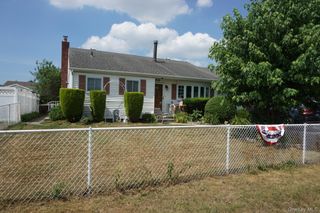 820 N Indiana Avenue, Lindenhurst, NY 11757