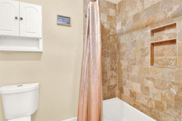 50 Lazy Lane, Kemah, TX 77565