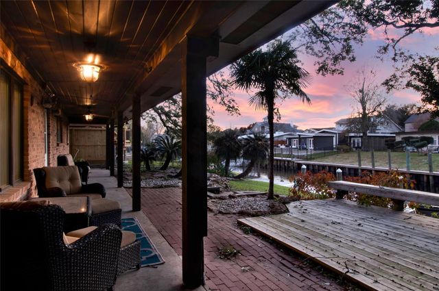 50 Lazy Lane, Kemah, TX 77565