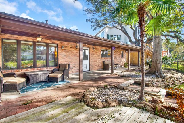 50 Lazy Lane, Kemah, TX 77565