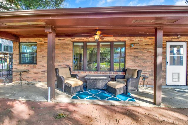 50 Lazy Lane, Kemah, TX 77565