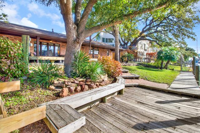 50 Lazy Lane, Kemah, TX 77565