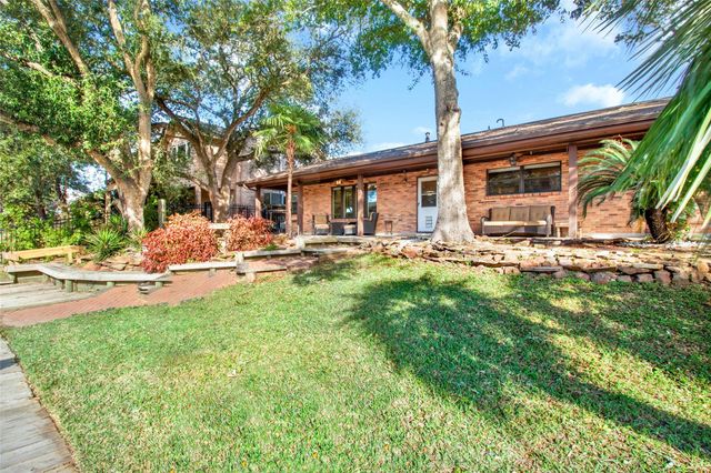 50 Lazy Lane, Kemah, TX 77565
