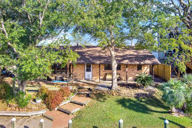 50 Lazy Lane, Kemah, TX 77565