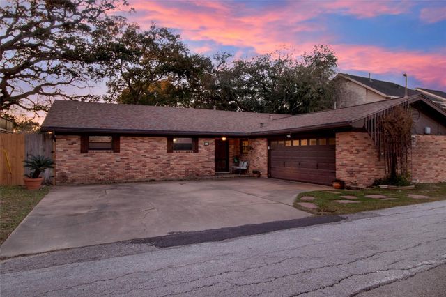 50 Lazy Lane, Kemah, TX 77565