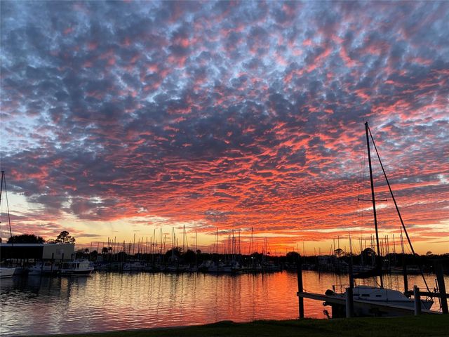 50 Lazy Lane, Kemah, TX 77565