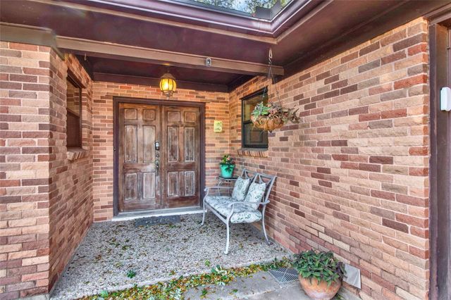 50 Lazy Lane, Kemah, TX 77565