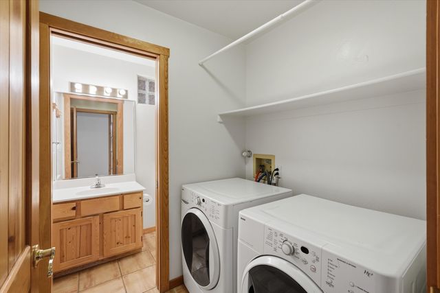 378 Debonair Drive SE, Los Lunas, NM 87031