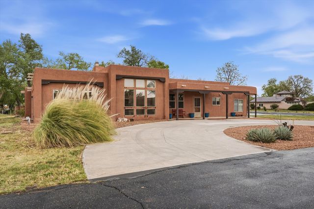 378 Debonair Drive SE, Los Lunas, NM 87031