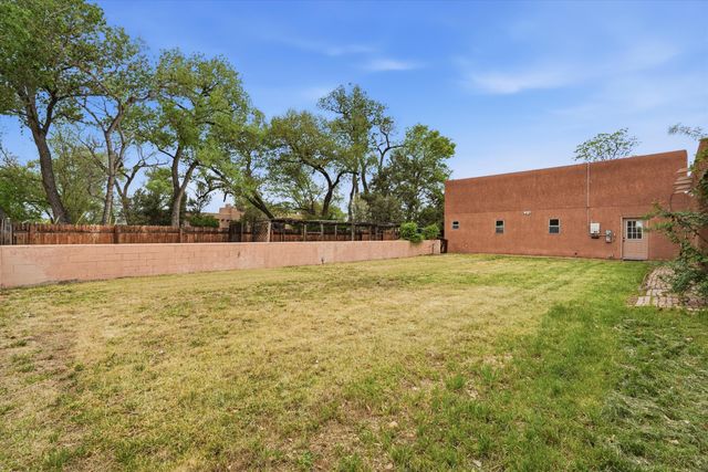 378 Debonair Drive SE, Los Lunas, NM 87031