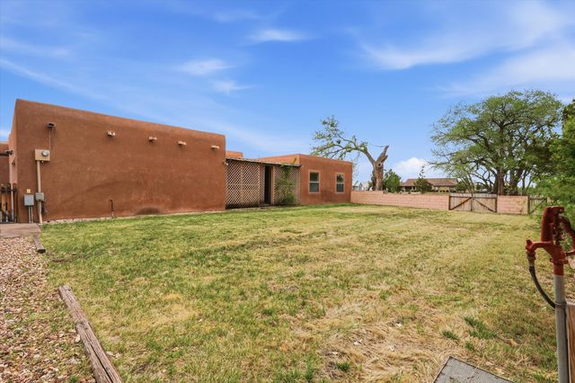 378 Debonair Drive SE, Los Lunas, NM 87031