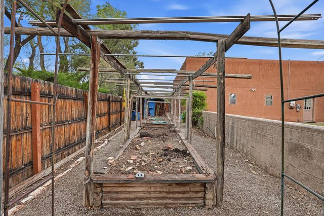 378 Debonair Drive SE, Los Lunas, NM 87031