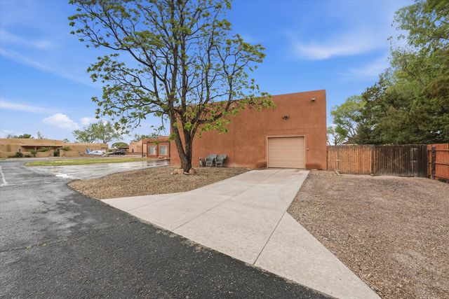 378 Debonair Drive SE, Los Lunas, NM 87031