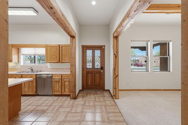 378 Debonair Drive SE, Los Lunas, NM 87031