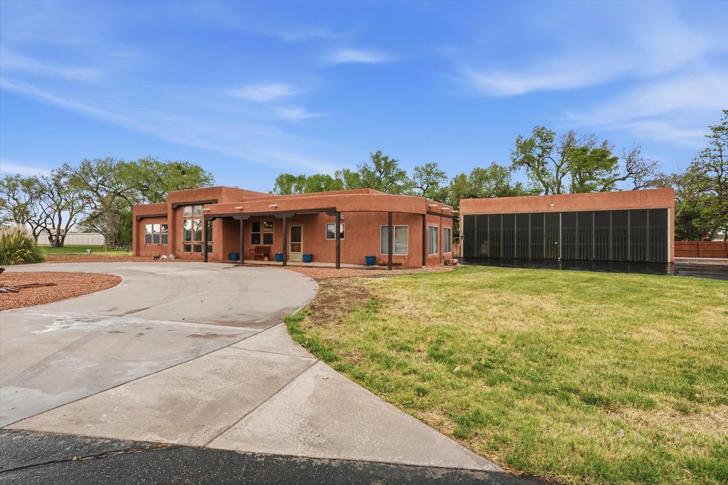 378 Debonair Drive SE, Los Lunas, NM 87031