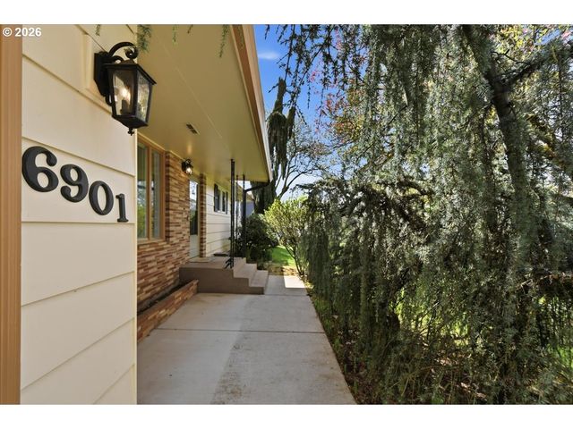 6901 Nw CANYON CREST Loop, Vancouver, WA 98665