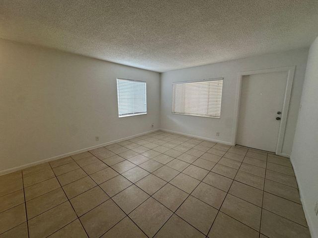 515 S Sequoia Drive 109, West Palm Beach, FL 33409