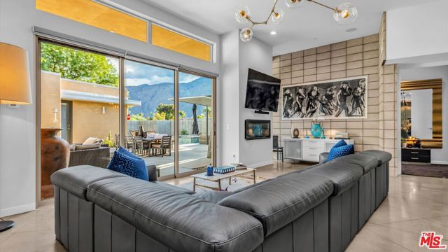 3010 N Avenida Caballeros, Palm Springs, CA 92262