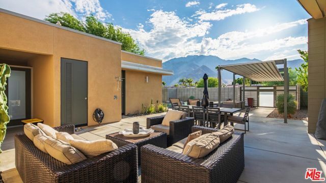 3010 N Avenida Caballeros, Palm Springs, CA 92262