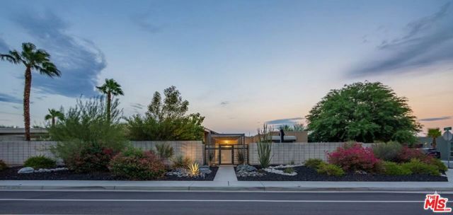 3010 N Avenida Caballeros, Palm Springs, CA 92262