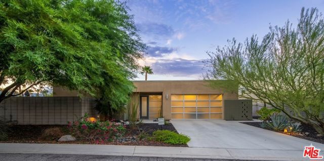 3010 N Avenida Caballeros, Palm Springs, CA 92262