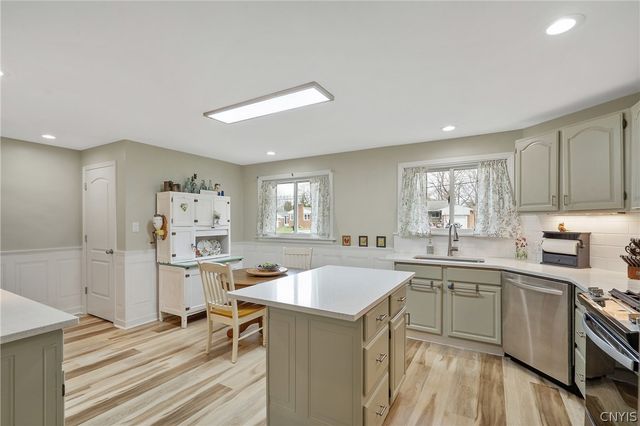 104 Tolbert Dr, Clay, NY 13212