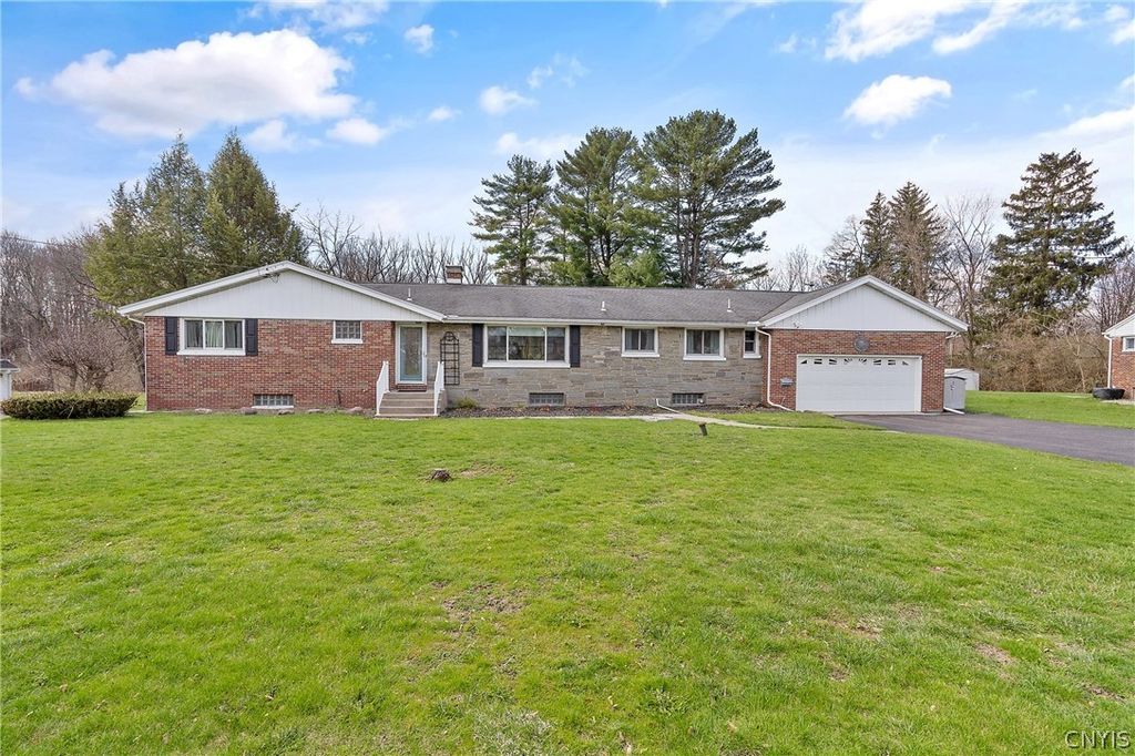104 Tolbert Dr, Clay, NY 13212