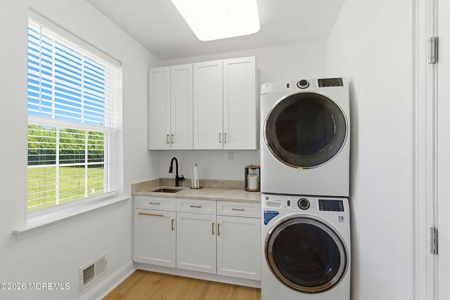 11 Rolling Meadows Court, Cream Ridge, NJ 08514