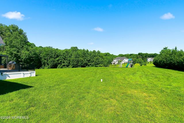 11 Rolling Meadows Court, Cream Ridge, NJ 08514